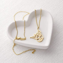 A silver necklace featuring a ready-made popular name in elegant Arabic calligraphy, crafted with artistic precision.

